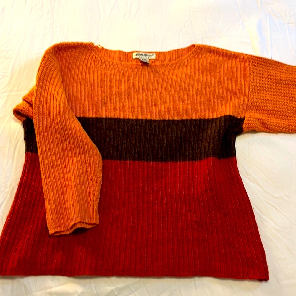 Vintage grunge Eddie Bauer sweater from the 1990s.